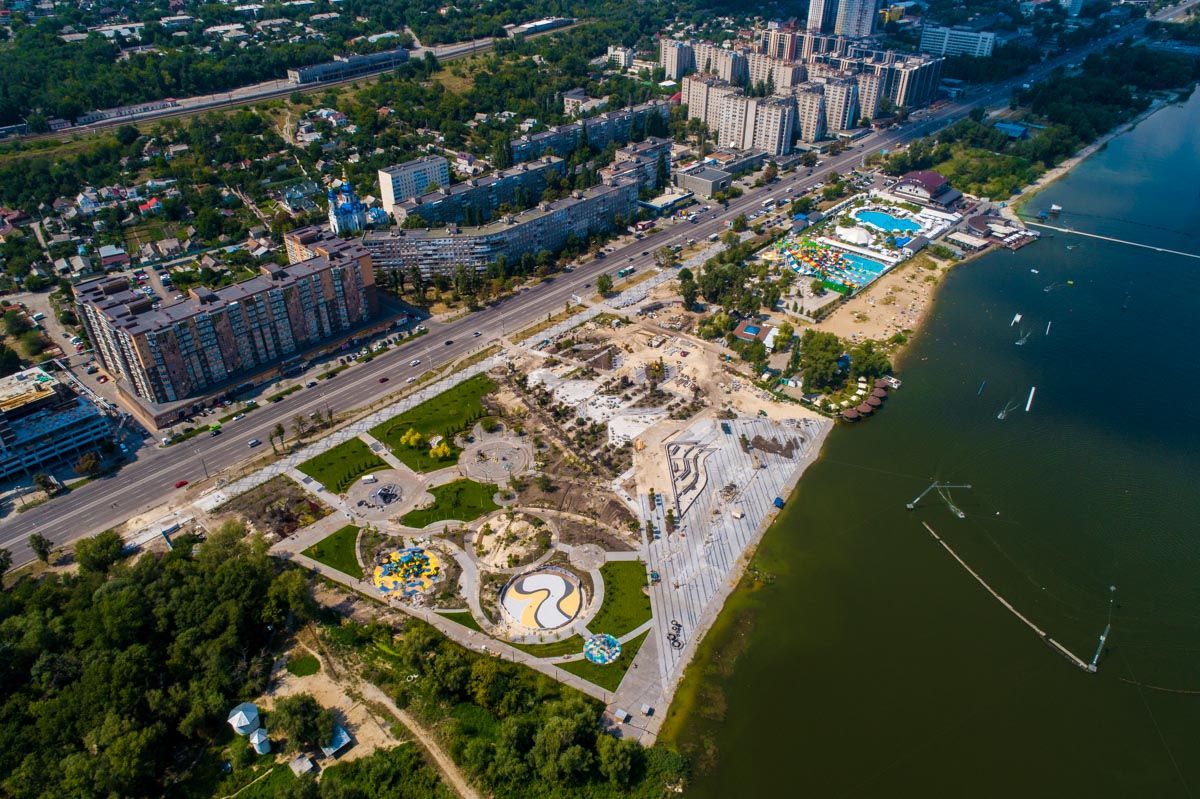 Набережной победы. Днепропетровск набережная Победы. Парк набережная Днепр. Днепропетровск победа. Днепр вид сверху.